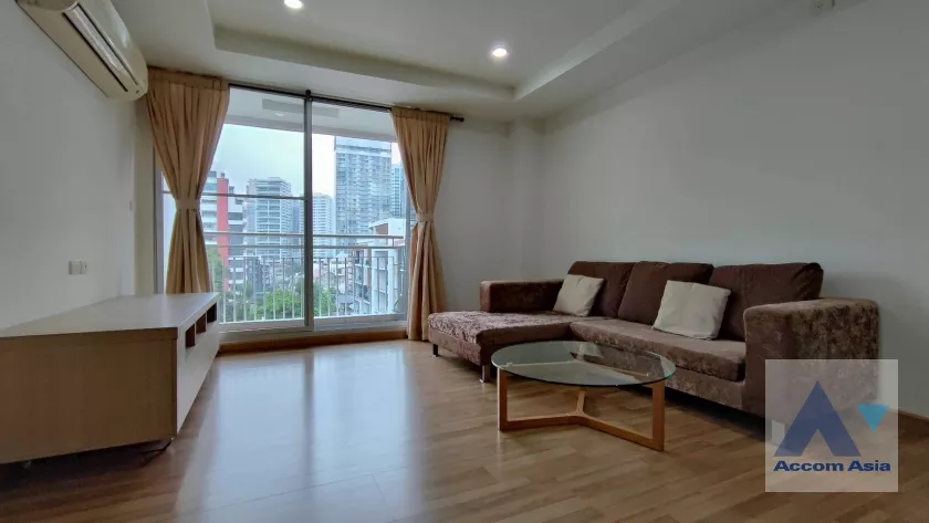  3 Bedrooms  Apartment For Rent in Sukhumvit, Bangkok  near BTS Phrom Phong (AA36408)