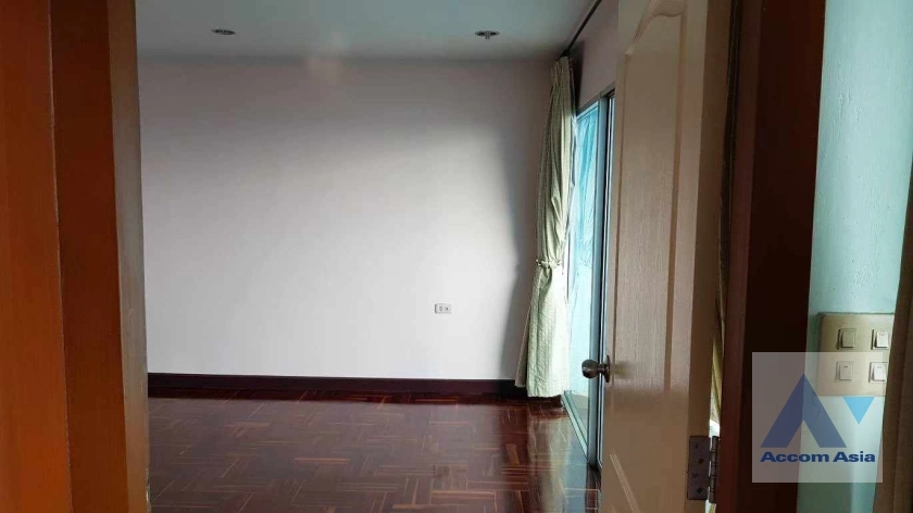 5  2 br Condominium For Sale in Charoenkrung ,Bangkok  at Modern Home Tower AA36413