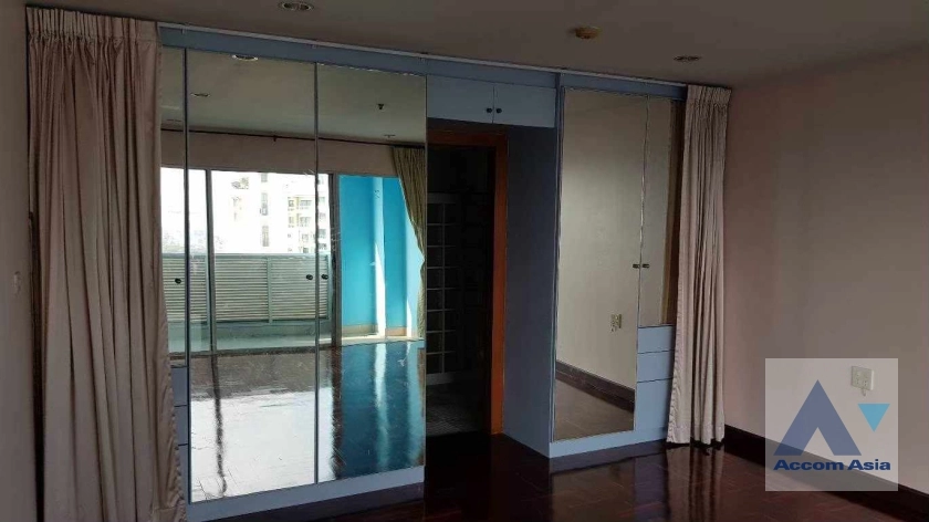 4  2 br Condominium For Sale in Charoenkrung ,Bangkok  at Modern Home Tower AA36413