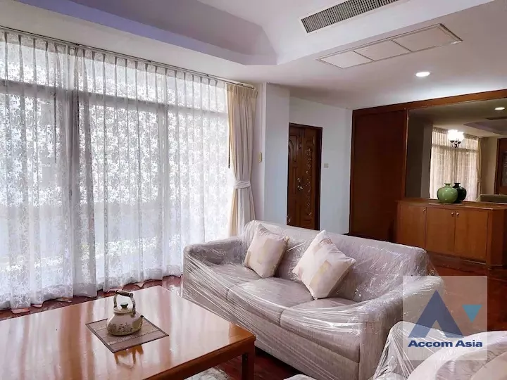  3 Bedrooms  Apartment For Rent in Sukhumvit, Bangkok  near BTS Thong Lo (AA36436)