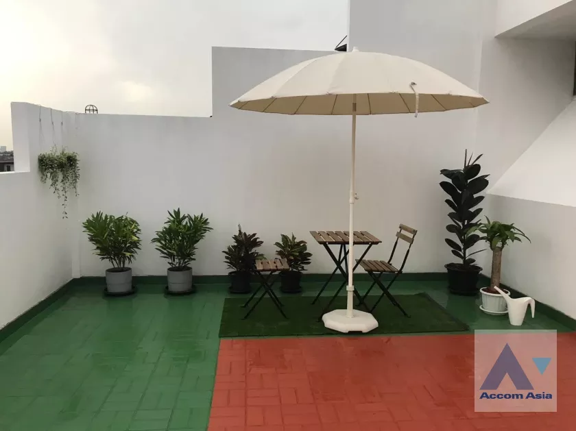 10  4 br Townhouse for rent and sale in pattanakarn ,Bangkok ARL Hua Mak AA36437