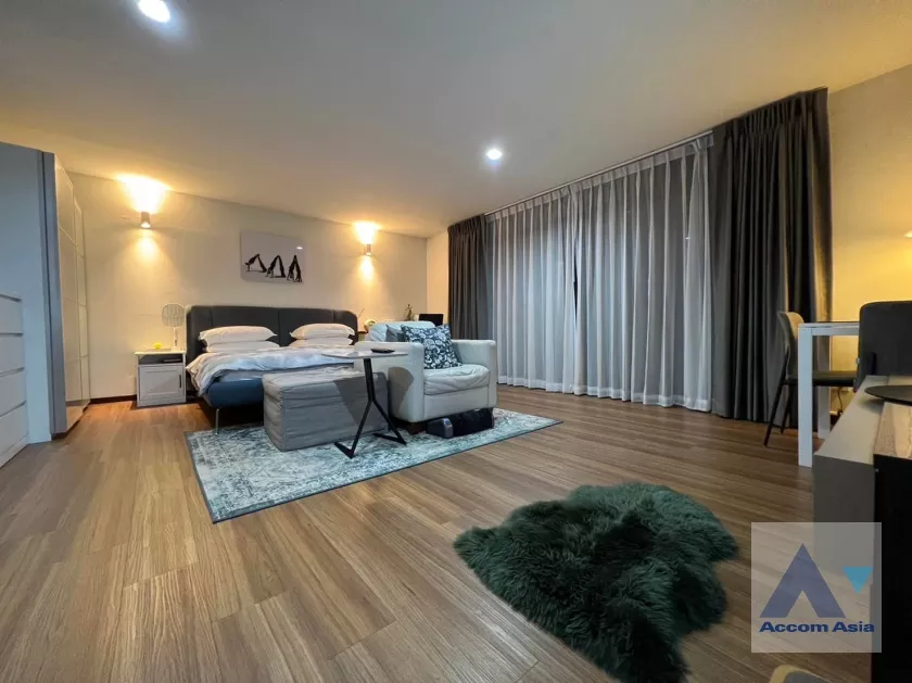 5  4 br Townhouse for rent and sale in pattanakarn ,Bangkok ARL Hua Mak AA36437