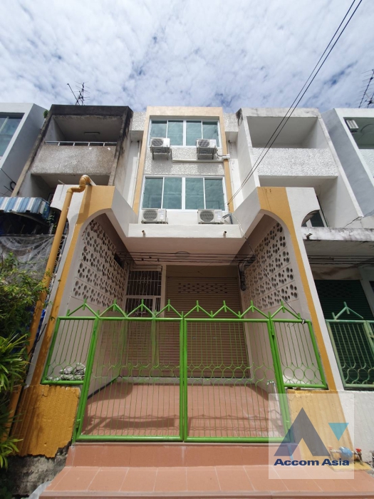  3 Bedrooms  House For Rent in Sukhumvit, Bangkok  near BTS Phra khanong (AA36446)