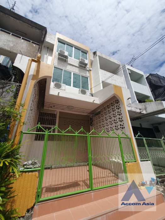 3 Bedrooms  House For Rent in Sukhumvit, Bangkok  near BTS Phra khanong (AA36446)