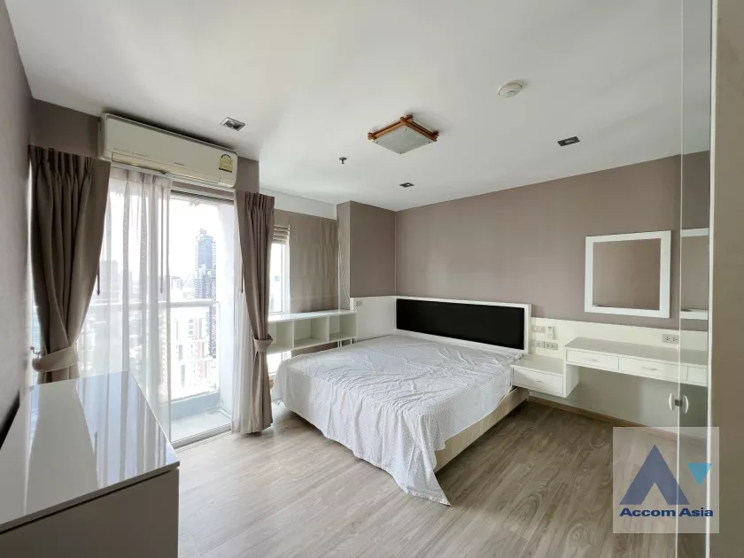  1 Bedroom  Condominium For Sale in Silom, Bangkok  near BTS Chong Nonsi (AA36455)