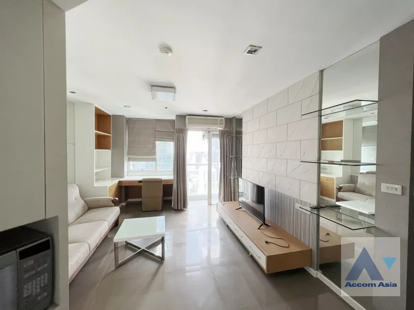  1 Bedroom  Condominium For Sale in Silom, Bangkok  near BTS Chong Nonsi (AA36455)