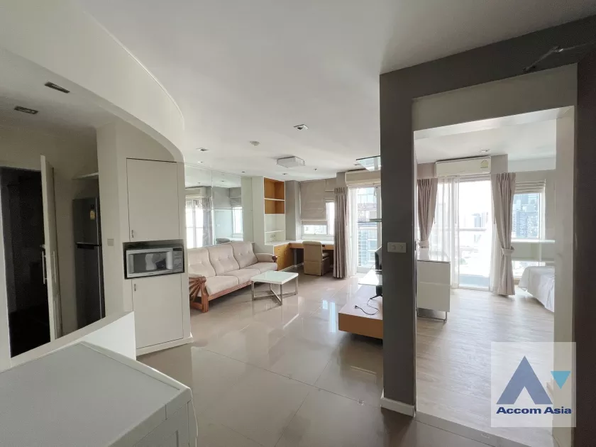  1 Bedroom  Condominium For Sale in Silom, Bangkok  near BTS Chong Nonsi (AA36455)