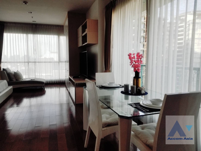  1 Bedroom  Condominium For Rent in Ploenchit, Bangkok  near BTS Chitlom (AA36458)