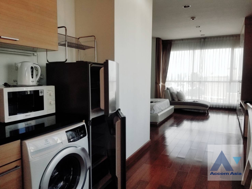  1 Bedroom  Condominium For Rent in Ploenchit, Bangkok  near BTS Chitlom (AA36458)