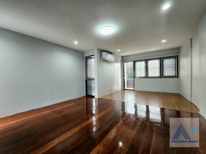 13  2 br House For Rent in Sukhumvit ,Bangkok BTS Phra khanong AA36459