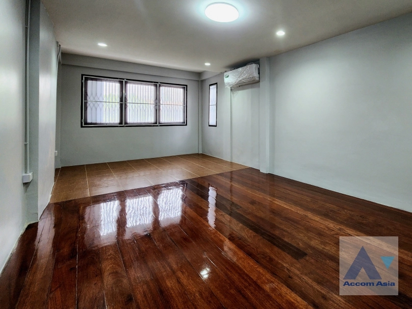 15  2 br House For Rent in Sukhumvit ,Bangkok BTS Phra khanong AA36459