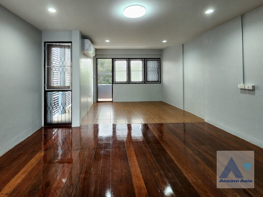 20  2 br House For Rent in Sukhumvit ,Bangkok BTS Phra khanong AA36459