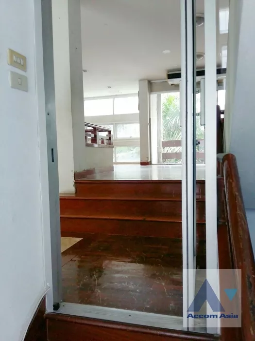 5  5 br House For Rent in Lat Phrao ,Bangkok MRT Phahon Yothin AA36512