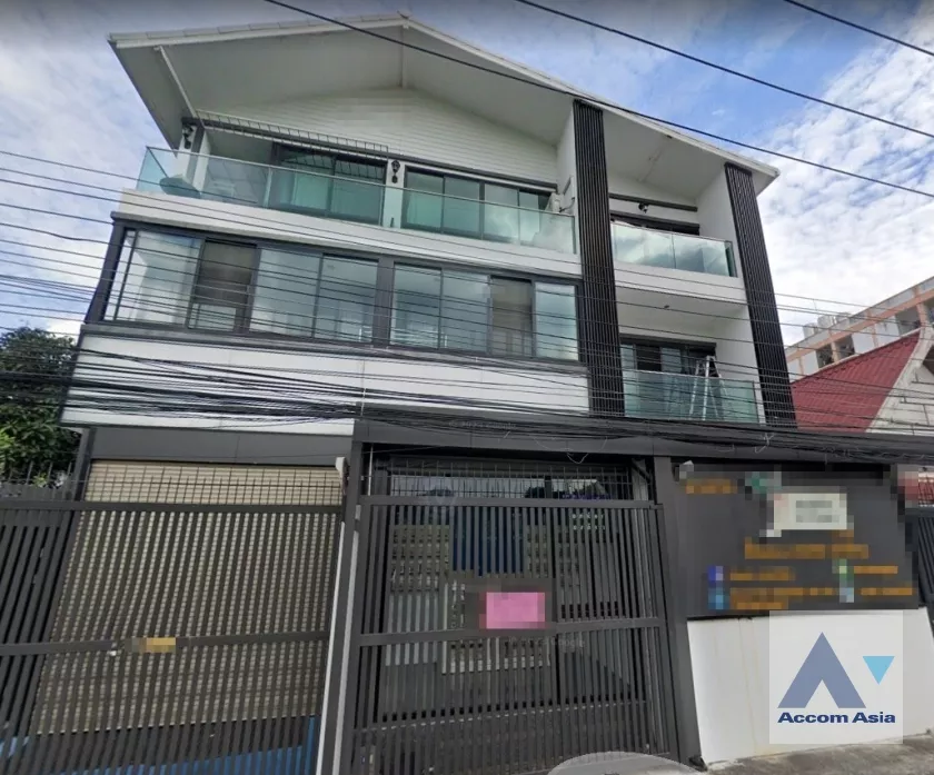  2  7 br House For Sale in sukhumvit ,Bangkok BTS Bang Chak AA36572