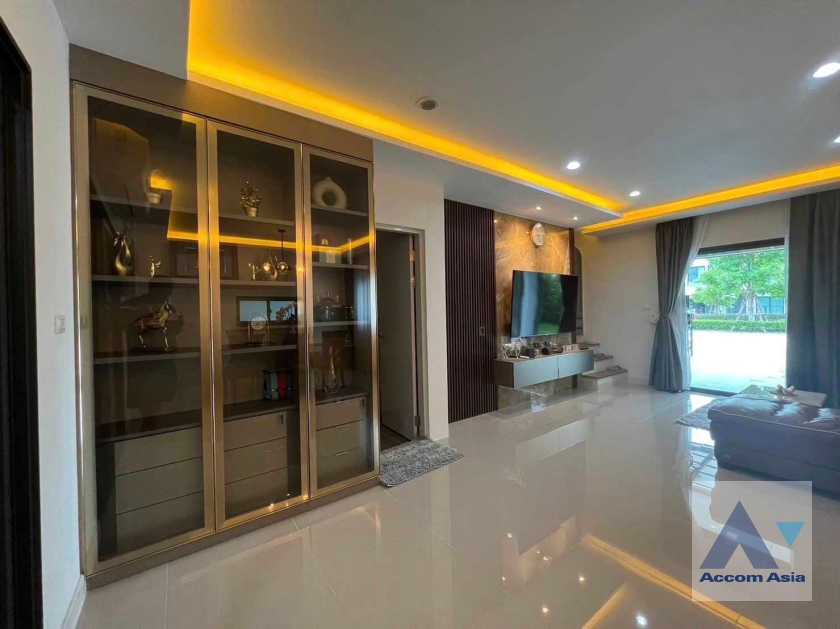 Garden View, Fully Furnished |  3 Bedrooms  Townhouse For Rent in Samutprakan, Samutprakan  (AA36584)