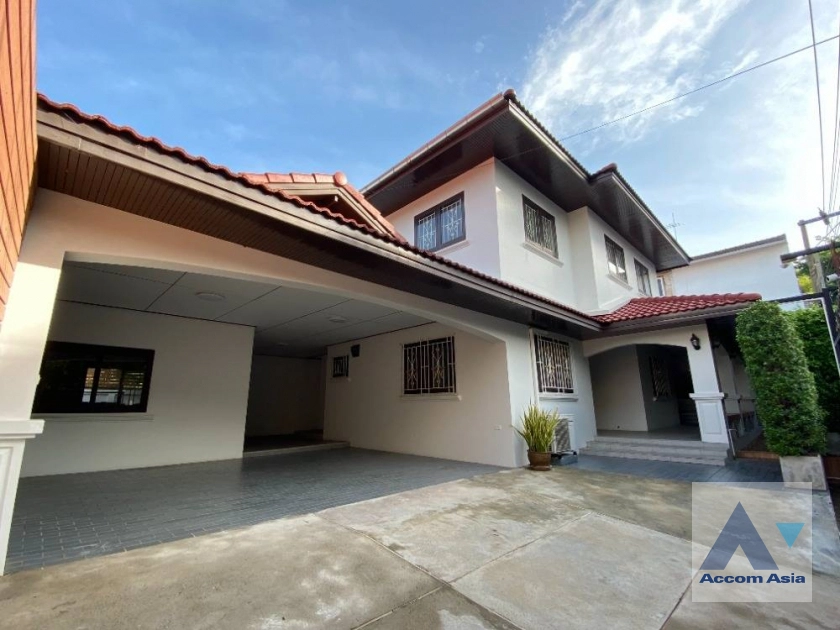  2  4 br House For Rent in phaholyothin ,Bangkok BTS Ari AA36594