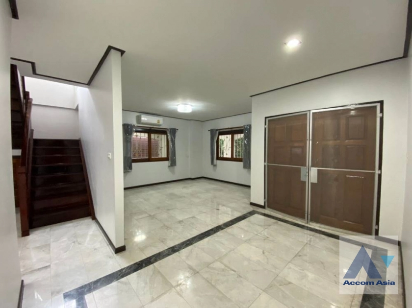  1  4 br House For Rent in phaholyothin ,Bangkok BTS Ari AA36594