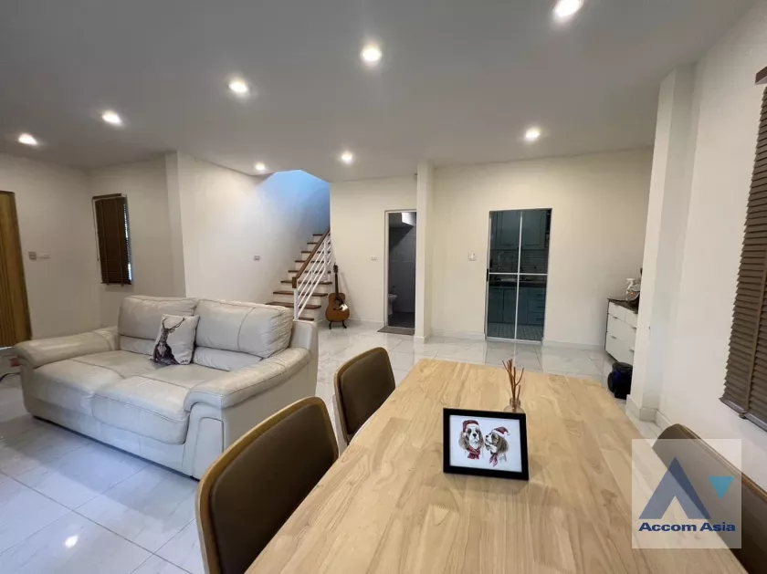  2  3 br House For Sale in Dusit ,Bangkok  at Mantana-Pinklao-Rama 5 AA36611