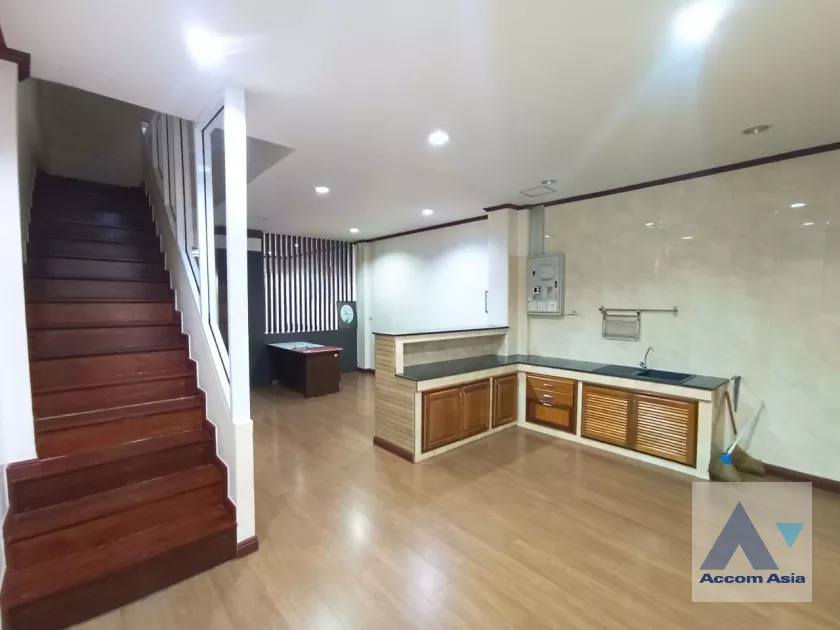 7  4 br Townhouse for rent and sale in charoenkrung ,Bangkok  AA36635