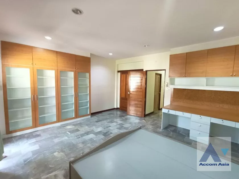 22  4 br Townhouse for rent and sale in charoenkrung ,Bangkok  AA36635