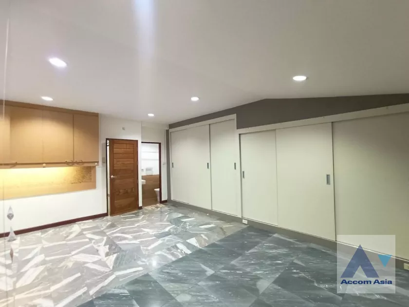 18  4 br Townhouse for rent and sale in charoenkrung ,Bangkok  AA36635