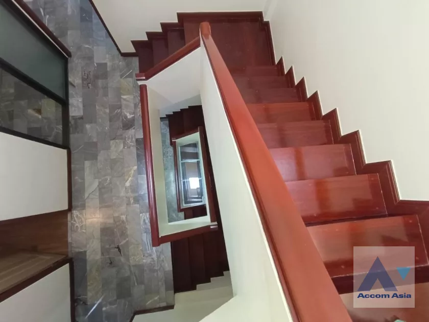 27  4 br Townhouse for rent and sale in charoenkrung ,Bangkok  AA36635