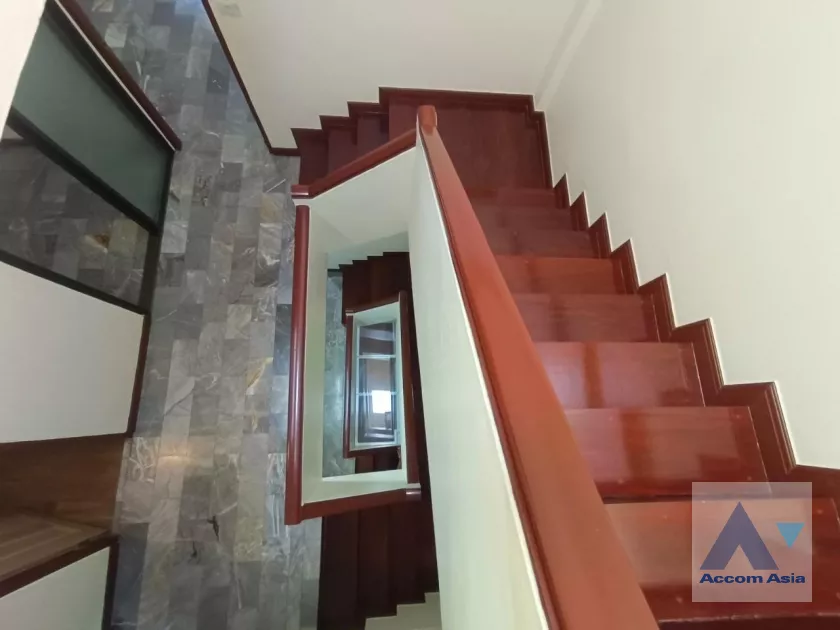 28  4 br Townhouse for rent and sale in charoenkrung ,Bangkok  AA36635