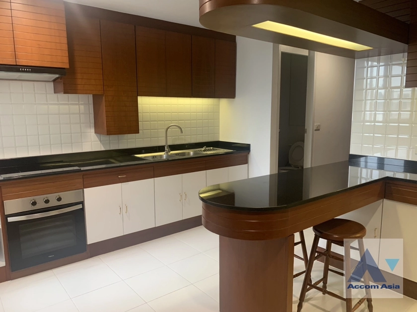  3 Bedrooms  Condominium For Rent in Sukhumvit, Bangkok  near BTS Ekkamai (AA36637)