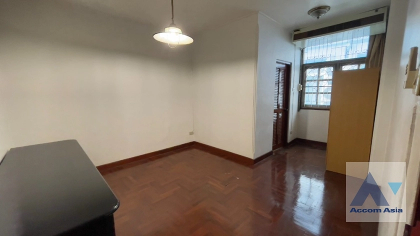 8  4 br House For Sale in Sukhumvit ,Bangkok BTS Ekkamai at Ekkamai Villas AA36656