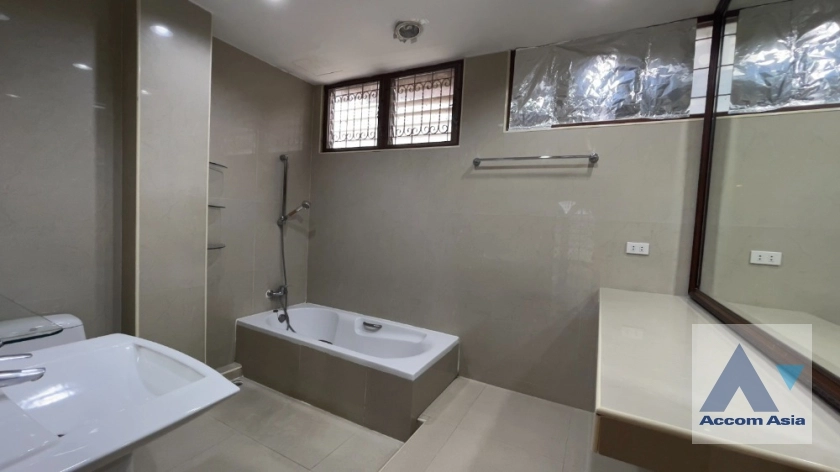 12  4 br House For Sale in Sukhumvit ,Bangkok BTS Ekkamai at Ekkamai Villas AA36656