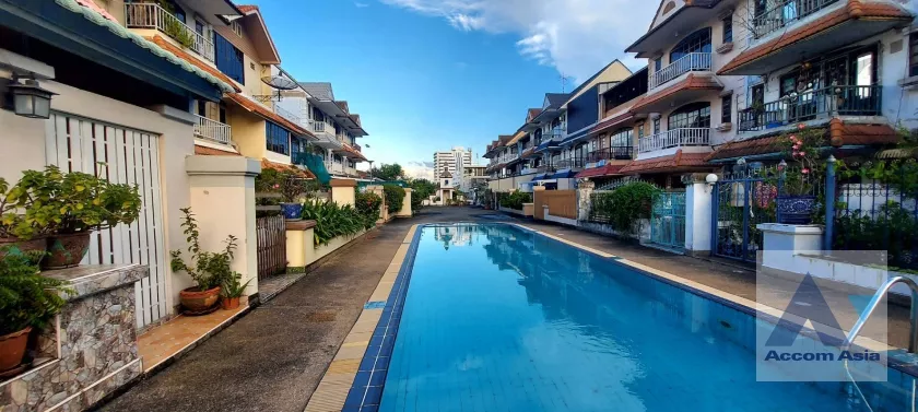 6  4 br Townhouse For Sale in sukhumvit ,Bangkok BTS Phra khanong AA36706