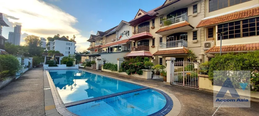  2  4 br Townhouse For Sale in sukhumvit ,Bangkok BTS Phra khanong AA36706