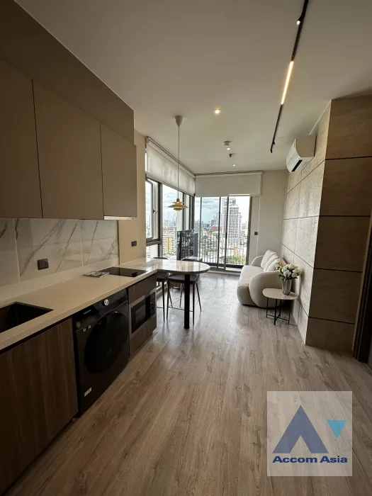  1 Bedroom  Condominium For Rent in Sukhumvit, Bangkok  near BTS Ekkamai (AA36734)