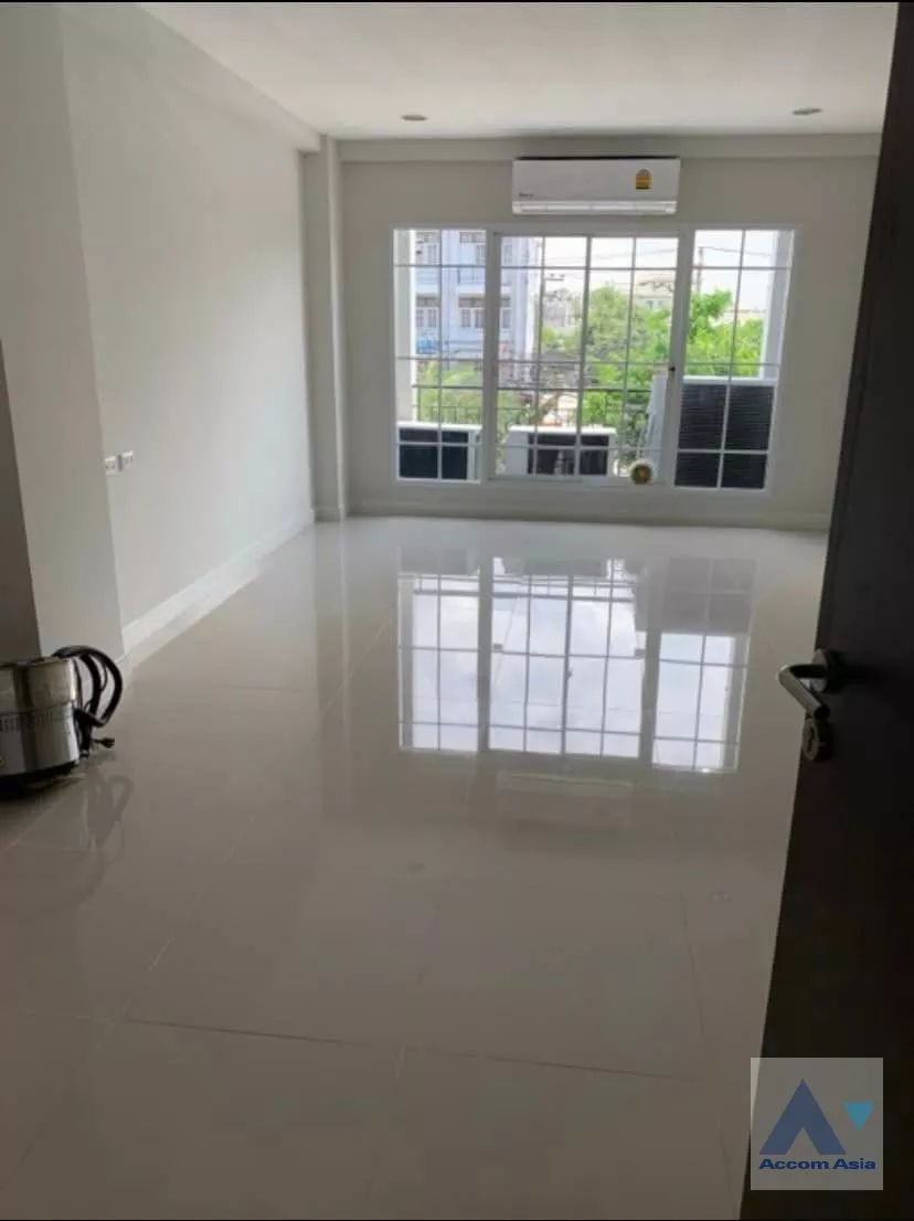  2  5 br Townhouse For Sale in Bangna ,Bangkok BTS Udomsuk at Townhouse AA36740