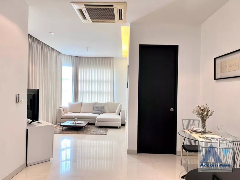  2 Bedrooms  Condominium For Rent in Sukhumvit, Bangkok  near BTS Asok - MRT Sukhumvit (AA36742)