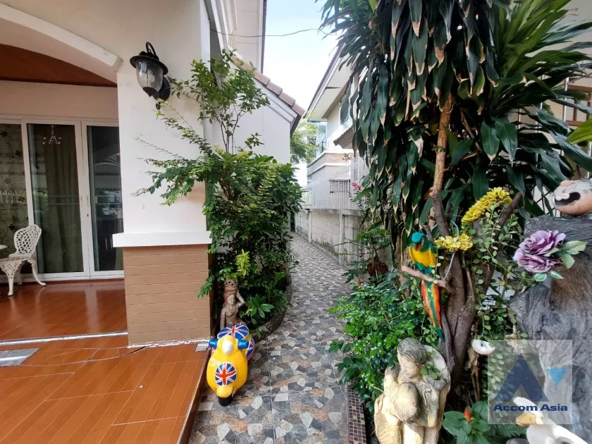  2  3 br House For Sale in Ratchadaphisek ,Bangkok  AA36765