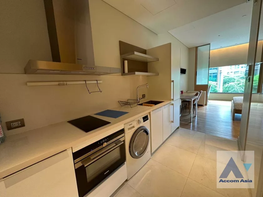  Condominium For Rent in Ploenchit, Bangkok  near BTS Chitlom (AA36785)