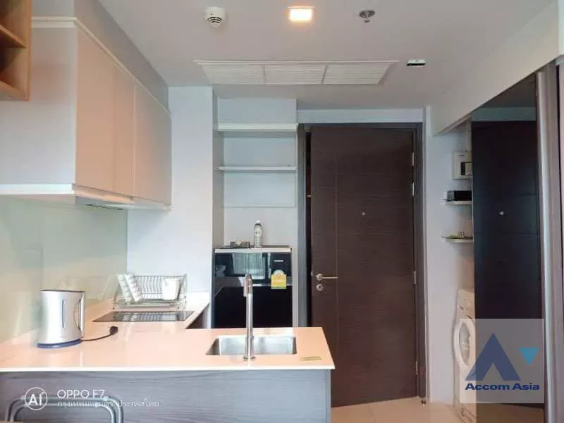  1 Bedroom  Condominium For Rent in Sukhumvit, Bangkok  near BTS Ekkamai (AA36793)