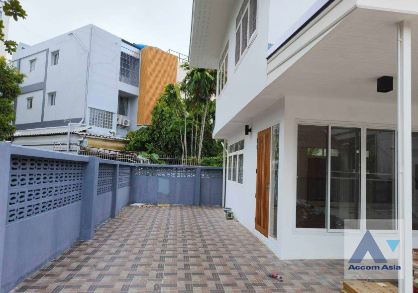 8  House For Rent in sukhumvit ,Bangkok BTS Phra khanong AA36801