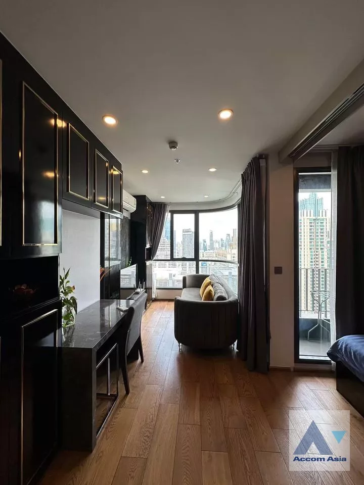  1 Bedroom  Condominium For Rent & Sale in Phaholyothin, Bangkok  near BTS Chitlom (AA36849)