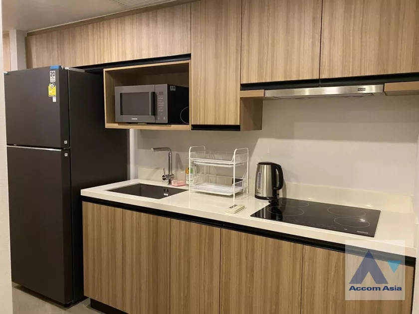  2 Bedrooms  Condominium For Rent in Ploenchit, Bangkok  near BTS Chitlom (AA36855)