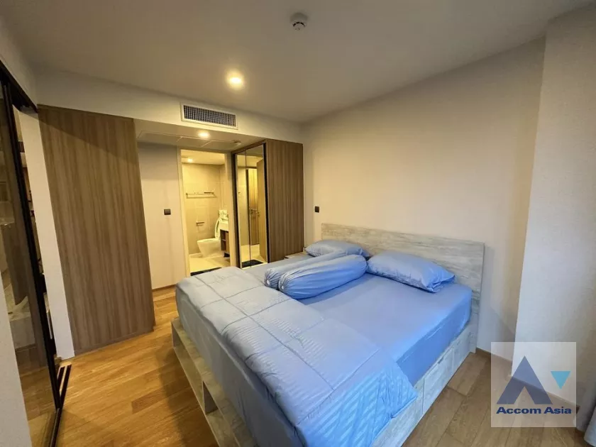  2 Bedrooms  Condominium For Rent in Ploenchit, Bangkok  near BTS Chitlom (AA36855)