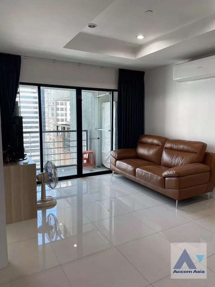  2 Bedrooms  Condominium For Rent in Sathorn, Bangkok  near BTS Sala Daeng - MRT Lumphini (AA36865)