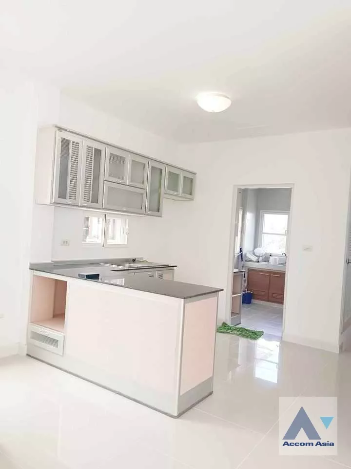  1  4 br House For Sale in Pattanakarn ,Bangkok  at Burasiri Onnut Bangna AA36888