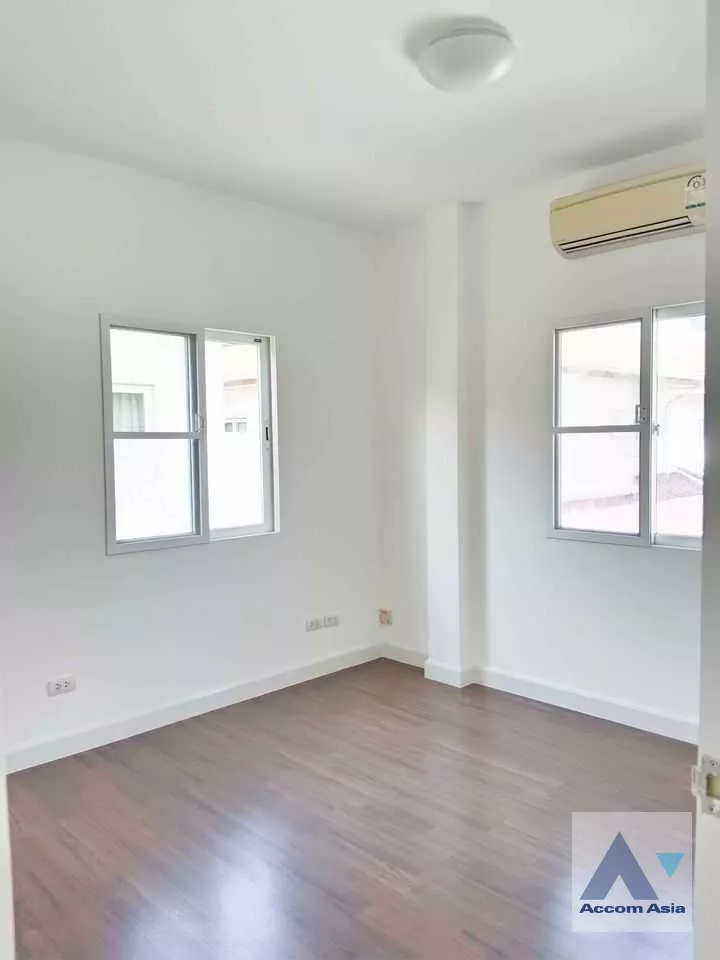 9  4 br House For Sale in Pattanakarn ,Bangkok  at Burasiri Onnut Bangna AA36888