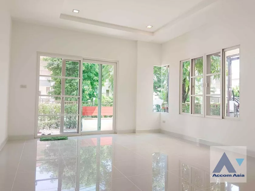  1  4 br House For Sale in Pattanakarn ,Bangkok  at Burasiri Onnut Bangna AA36888