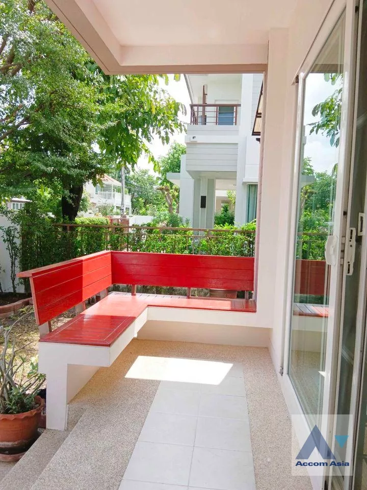 13  4 br House For Sale in Pattanakarn ,Bangkok  at Burasiri Onnut Bangna AA36888