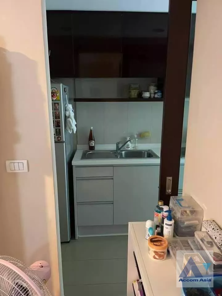  1 Bedroom  Condominium For Sale in Phaholyothin, Bangkok  near BTS Ratchadamri (AA36889)