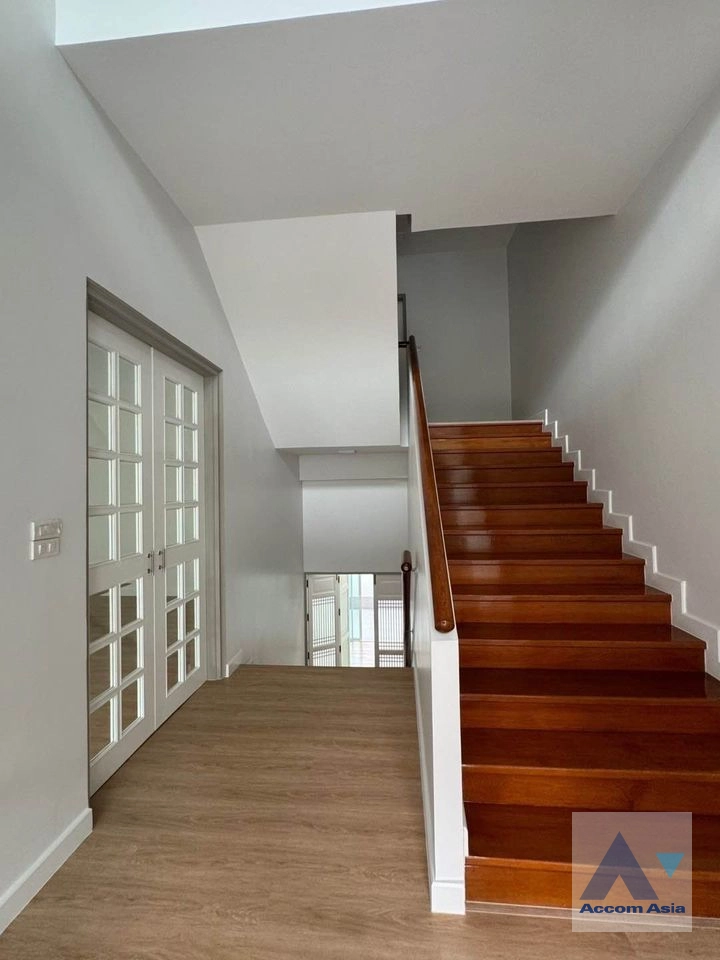  3 Bedrooms  House For Sale in Sukhumvit, Bangkok  near BTS Phrom Phong (AA36898)