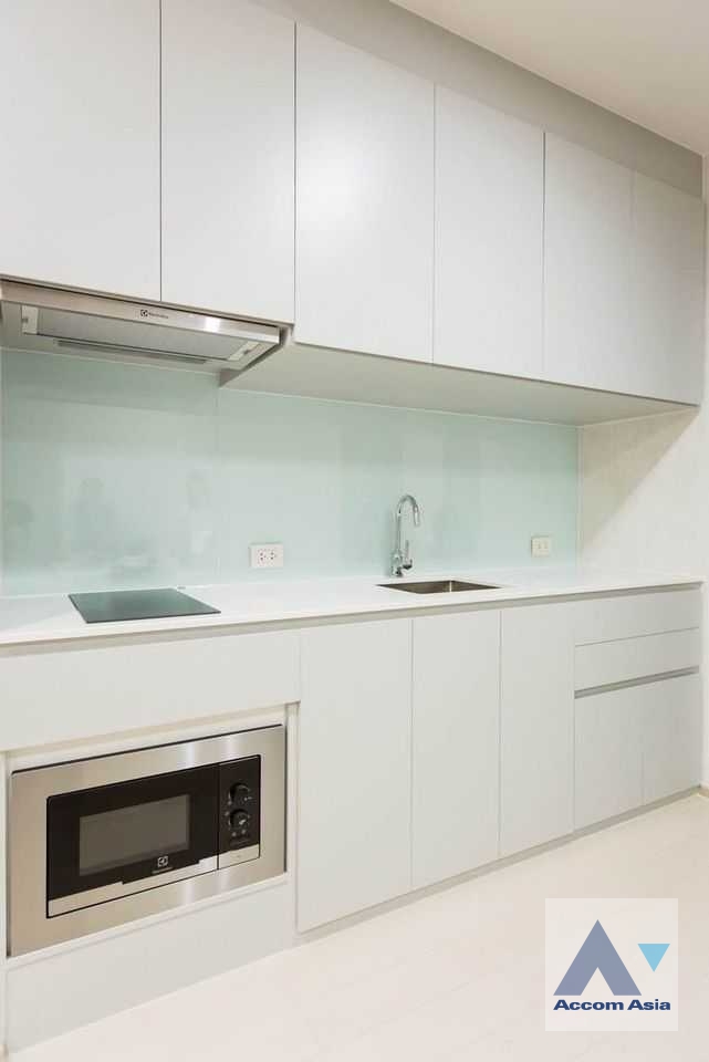 Fully Furnished |  1 Bedroom  Condominium For Rent & Sale in Ploenchit, Bangkok  near BTS Ploenchit (AA36899)